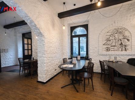 2-1.jpg | Pronájem - restaurace, 154 m²