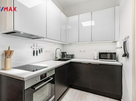 Plně vybavená kuchyňská linka | Pronájem bytu, 1+kk, 28 m²