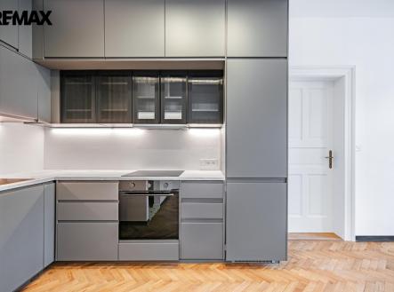 Kuchyňská linka s integrovanými spotřebiči | Pronájem bytu, 3+kk, 64 m²