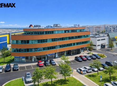 whatsapp-image-2026-03-03-at-16.54.14.jpeg | Pronájem - kanceláře, 875 m²