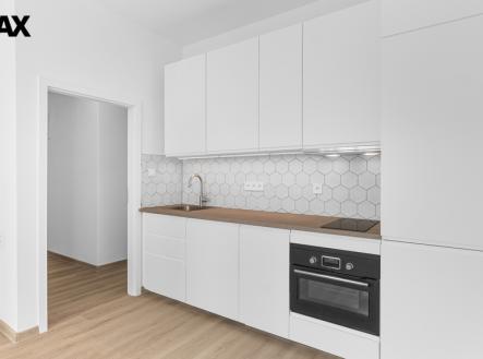 Pohled na kuchyňskou linku a vstupní předsíň | Pronájem bytu, 1+kk, 27 m²