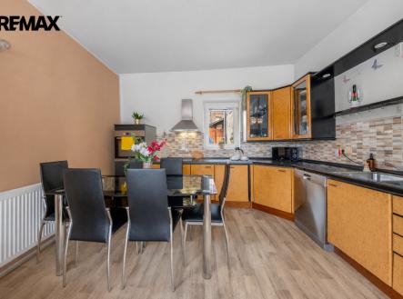 chatgpt-image-6.4.2026-22-27-30.png | Prodej - dům/vila, 160 m²