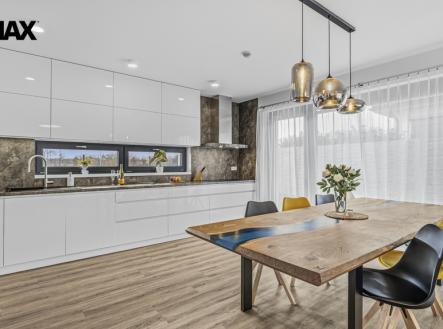 p1234007.jpg | Prodej - dům/vila, 264 m²