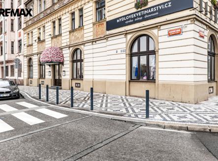 p1711256-1.jpg | Pronájem - obchodní prostor, 286 m²