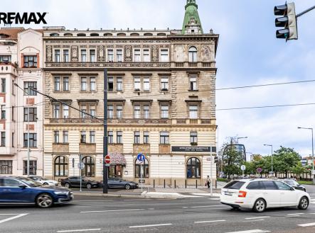 Pronájem - obchodní prostor, 286 m²