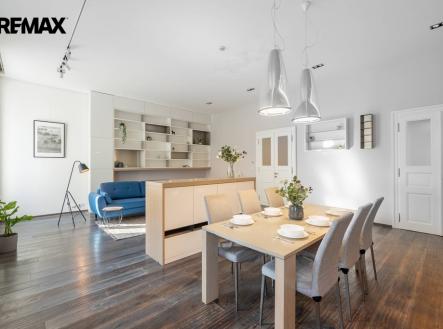 Jídelní kout v obývacím pokoji | Pronájem bytu, 3+kk, 119 m²