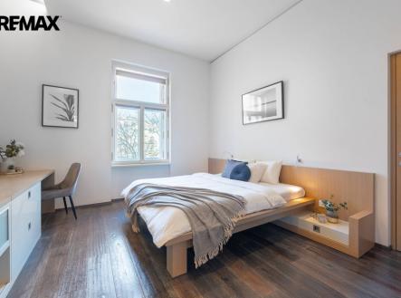 Ložnice s okny do vnitrobloku | Pronájem bytu, 3+kk, 119 m²