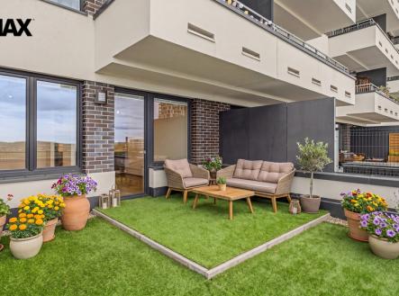 terasa-s-bytem-sreality.jpg | Prodej bytu, 1+kk, 42 m²