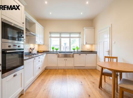 kuchyn-2-1.jpg | Prodej - dům/vila, 256 m²