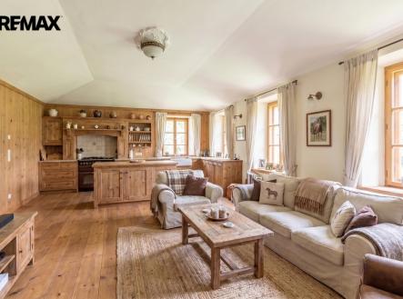 obyvaci-pokoj-kuchyn-hezky-fotka.jpeg | Prodej - dům/vila, 1 230 m²