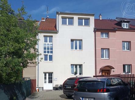 . | Prodej - nájemní dům, 282 m²