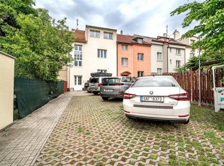 . | Prodej - nájemní dům, 282 m²