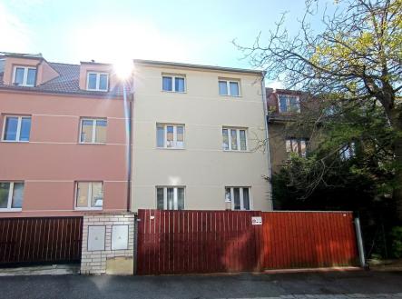 . | Prodej - nájemní dům, 282 m²