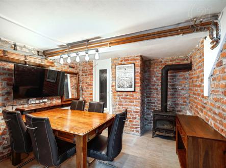 . | Prodej - nájemní dům, 282 m²