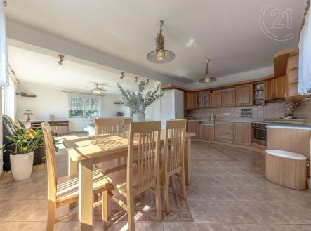 . | Prodej - dům/vila, 335 m²