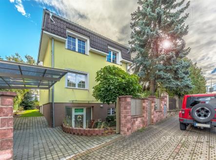 . | Prodej - dům/vila, 198 m²