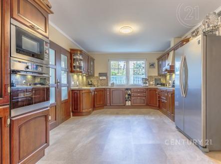 . | Prodej - dům/vila, 198 m²