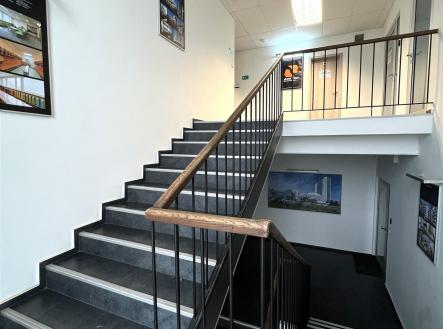 . | Pronájem - obchodní prostor, 152 m²