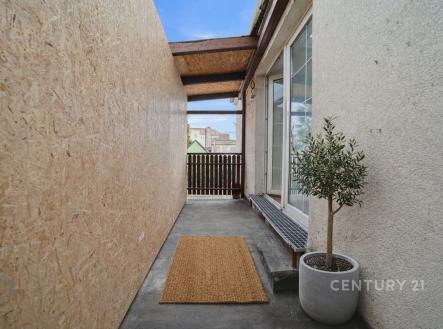 . | Pronájem - kanceláře, 77 m²