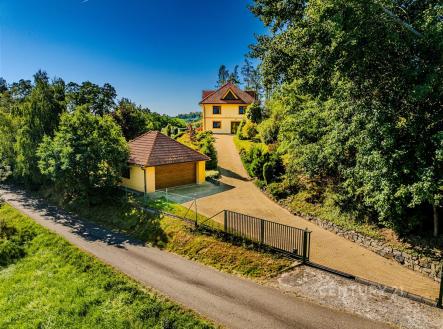 . | Prodej - dům/vila, 327 m²