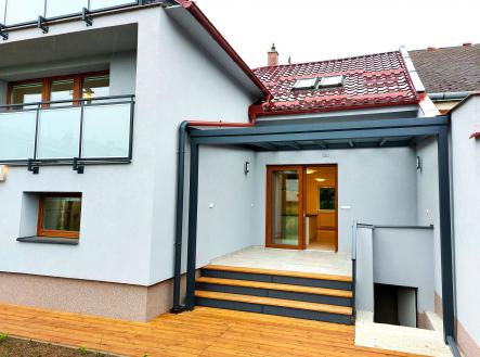 Zastřešená terasa | Prodej - dům/vila, 243 m²