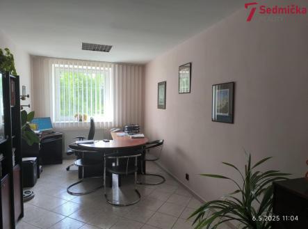 98cb609a-0fa2-45ab-9c68-1042194f1cad | Pronájem - kanceláře, 86 m²