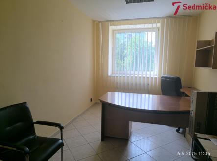 e589bd76-8d16-4952-ac78-79a72ec345ca | Pronájem - kanceláře, 86 m²