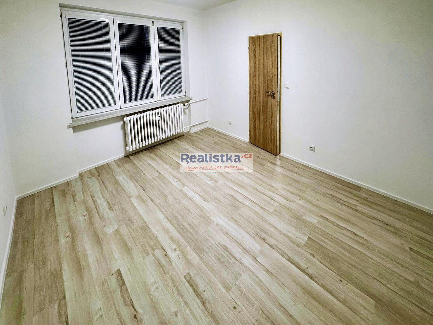 Pronájem moderního bytu 2+1 s balkonem, Karviná – ul. Kosmonautů