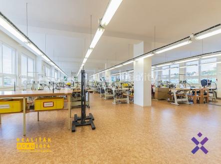 Prodej komercniho objektu-sklady s rampou,lehka vyroba,kancelare, 2007 m²-Uhersky Brod3 | Prodej - komerční objekt, sklad, 1 990 m²