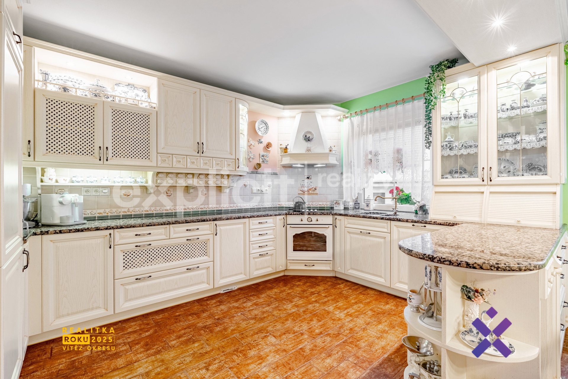 Prodej rodinného domu 234 m², pozemek 998 m² - Provodov