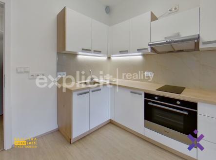 Dalibor Stříbný Realitní makléř nejlepší M&M Zlín EXPLICIT REALITY (12) | Pronájem bytu, 1+kk, 33 m²
