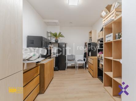 Pronajem obchodniho prostoru u namesti 4.NP 190 m23 | Pronájem - obchodní prostor, 107 m²