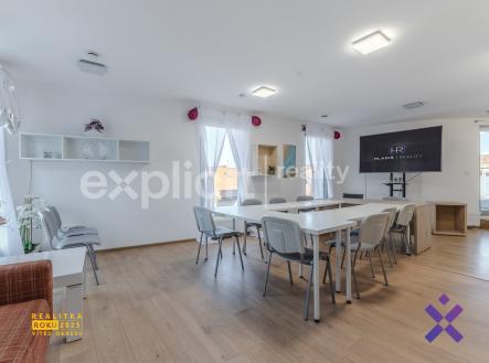 Pronajem obchodniho prostoru u namesti 4.NP 190 m21 | Pronájem - obchodní prostor, 107 m²