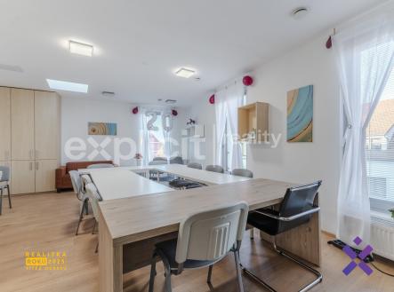 Pronajem obchodniho prostoru u namesti 4.NP 190 m22 | Pronájem - obchodní prostor, 107 m²