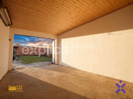 Alice Nováková Explicit Reality1.3 | Prodej - malý objekt/garáž