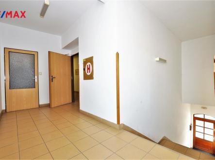 přístup ke kancelářím ... | Pronájem - kanceláře, 20 m²