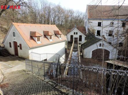 img_c86ec97f40.jpg | Prodej - historický objekt, 7 969 m²