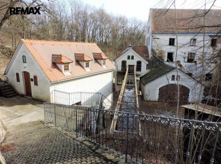 img_c86ec97f40.jpg | Prodej - historický objekt, 7 969 m²