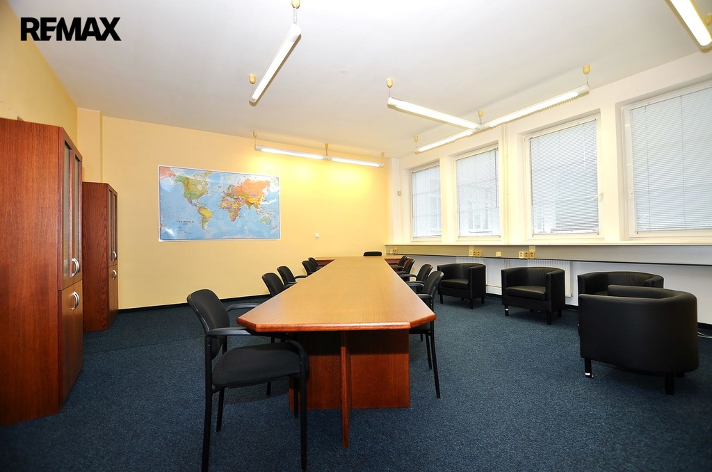 zasedací místnosst ...