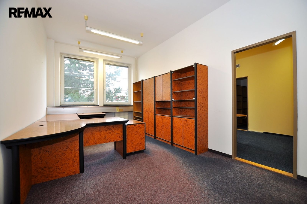 propojené kanceláře ...