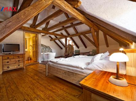 hotel-u-hrabenky-telc-dvouluzkovy-pokoj-superior1.jpg | Prodej - hotel, 1 920 m²