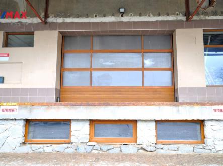 do skladu z rampy ... | Pronájem - skladovací prostor, 80 m²