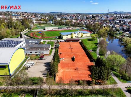 součást sportovních areálů ... | Prodej - pozemek pro komerční výstavbu, 2 518 m²