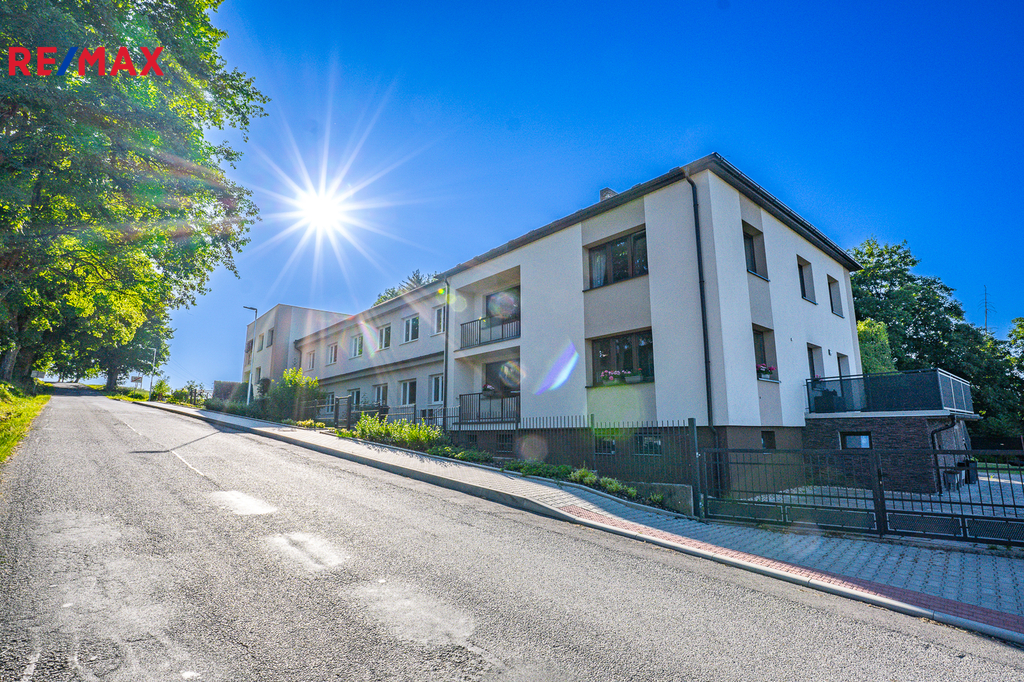 přístup k celku ...