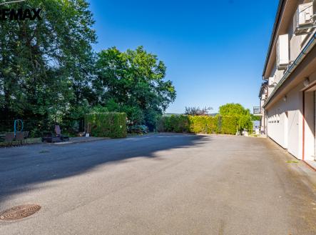 dvůr pto manipulaci a parkování ... | Prodej - výrobní prostor, 880 m²