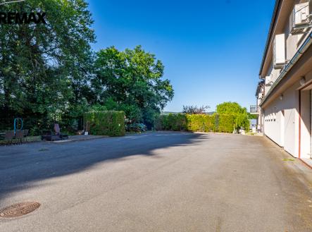 dvůr pto manipulaci a parkování ... | Prodej - výrobní prostor, 880 m²