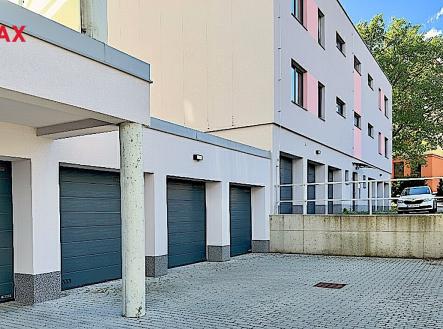 bez-aut.jpeg | Prodej - malý objekt/garáž