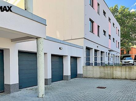 bez-aut.jpeg | Prodej - malý objekt/garáž