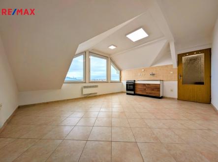 pokoj s koutem kuchyňským ... | Pronájem bytu, 2+kk, 50 m²