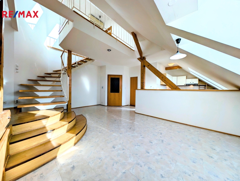 byt do poschodí ...